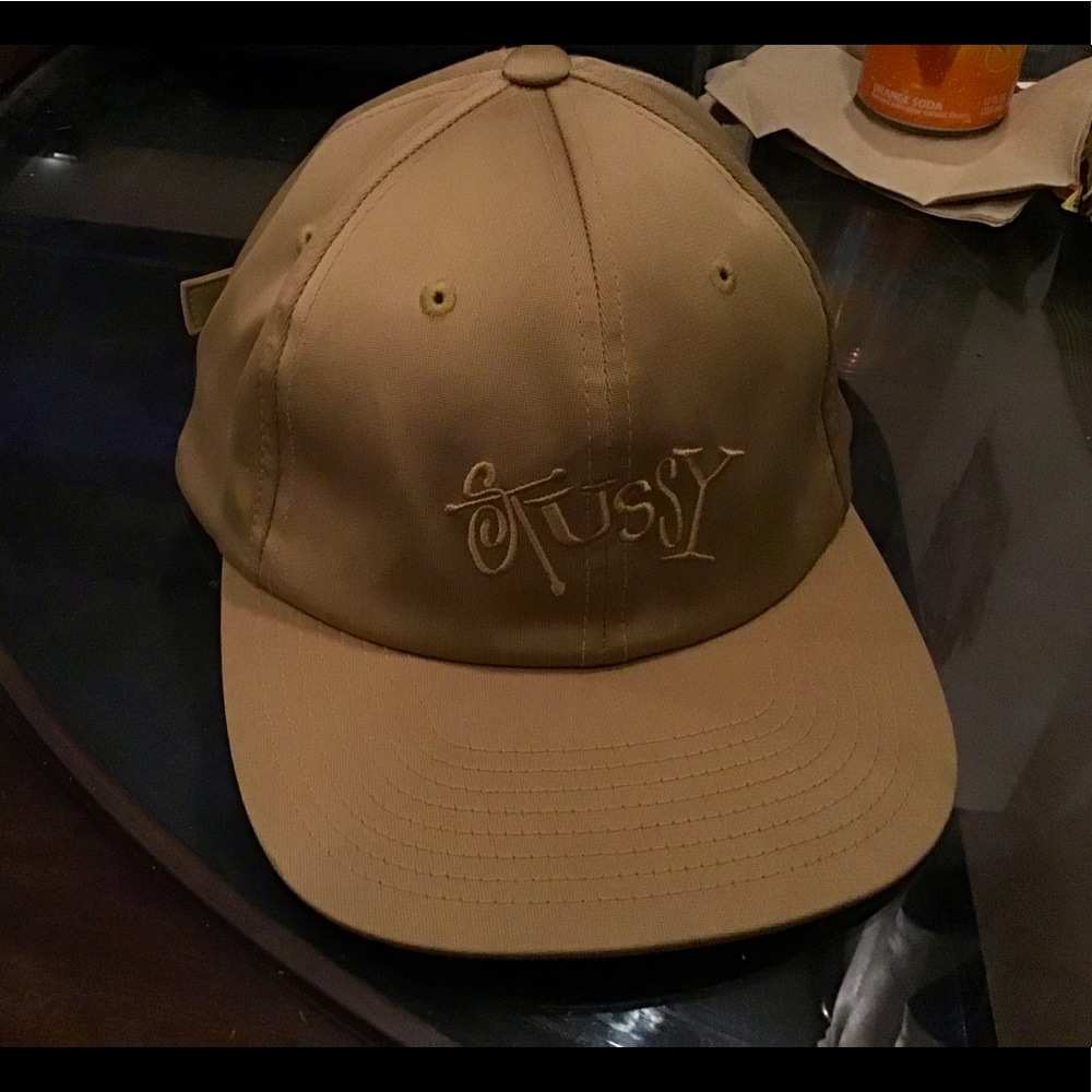 STUSSY GOLD LIKE NEW BASEBALL CAP